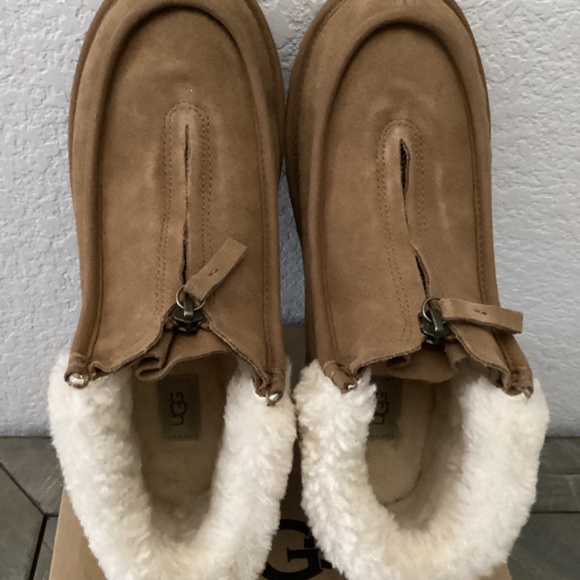 UGG® Women's Funkarra Zip Cuffed Cold-Weather Booties, size 9 - Picture 5 of 13